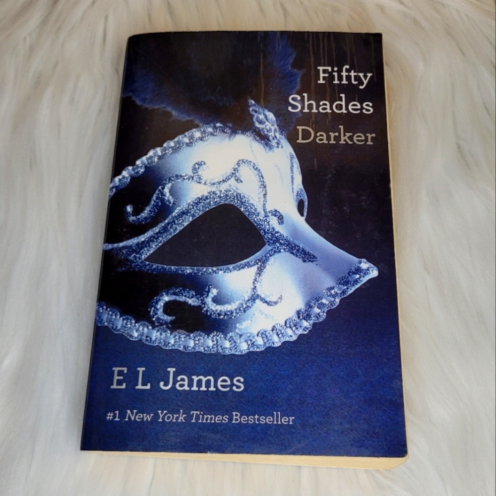 Fifty Shades Darker Paperback